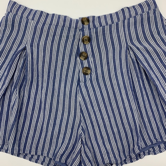 American Eagle Striped Shorts - Picture 2 of 5